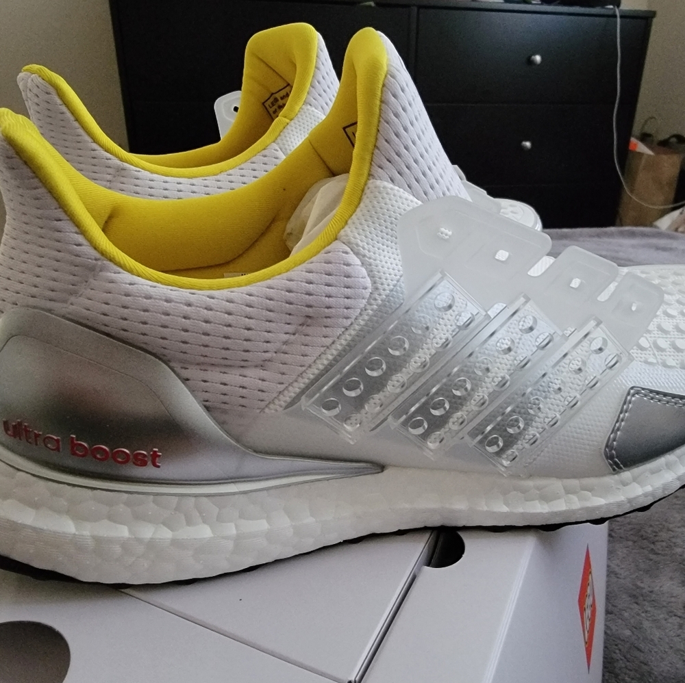 Ultraboost DNA X LEGO PLAT